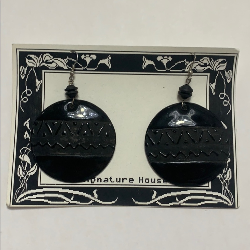 Black plate dangle earrings